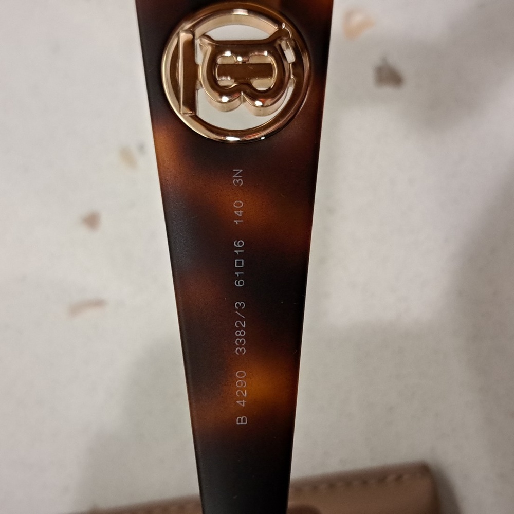 NWT Burberry sunglasses - Picture 8 of 9